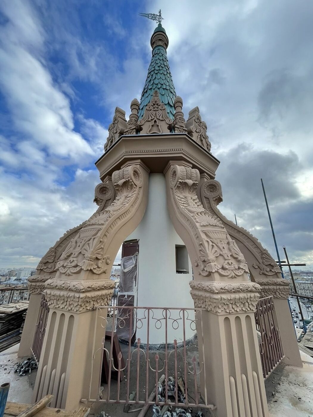 Лепной декор кровельного шатра