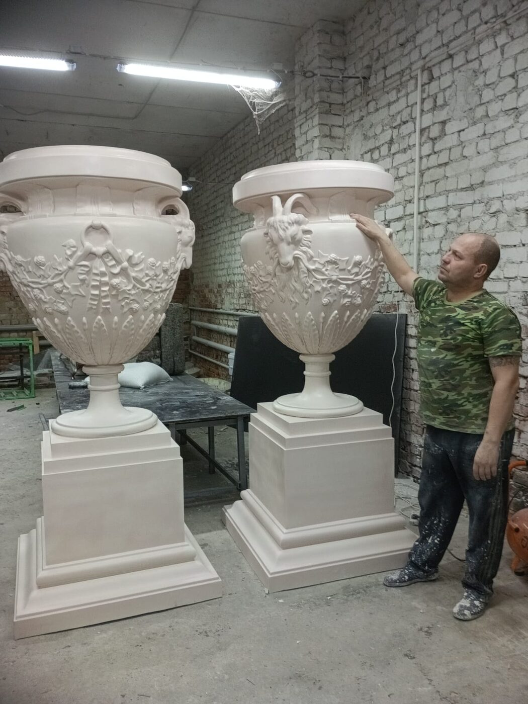 Декоративные вазоны в мастерской